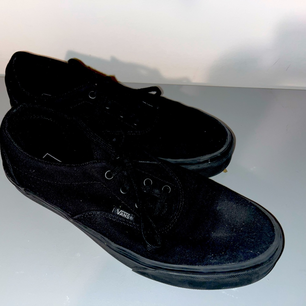 Women’s black vans 🖤